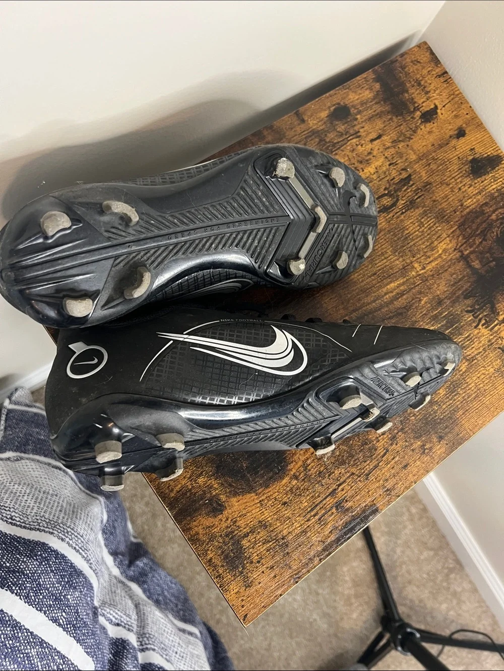 Nike sleek black